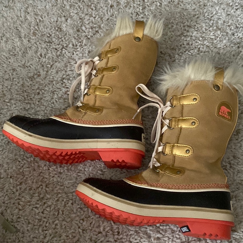 Sorel Kids Tofino Beige and Gold Boots size 4